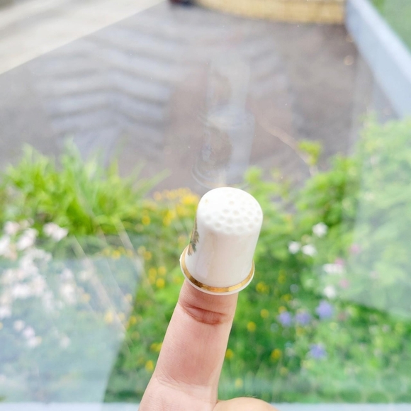 Vintage Victorian Scene Thimble - Picture 5 of 6